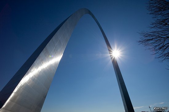 Blue sky and glinting sun at the Gateway Arch in St. Louis
