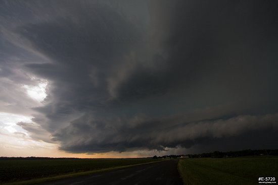 Severe thunderstorm structure at Pauls Valley, Oklahoma
