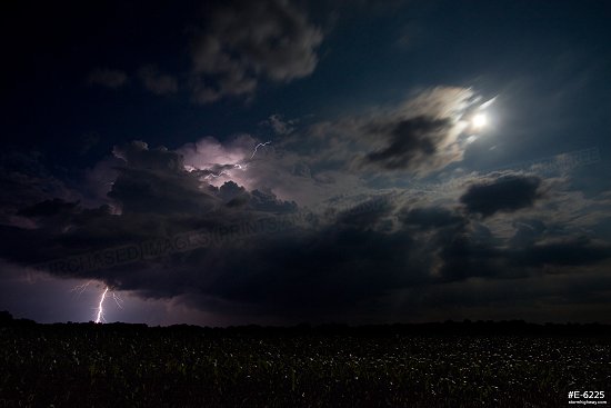 A small but spectacular thunderstorm puts on a show under the 'thunder moon' over Bartelso, Illinois