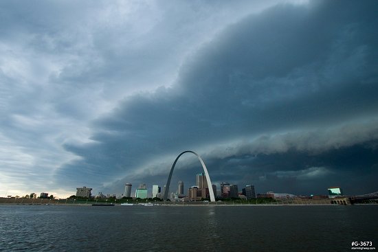 Incoming severe thunderstorm over St. Louis and the Gateway Arch